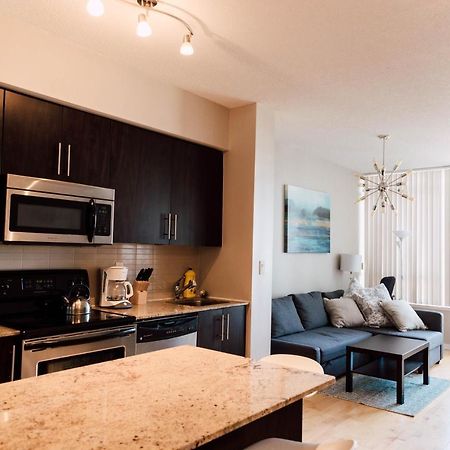 Sarkar Suites - Maple Leaf Square Торонто Экстерьер фото