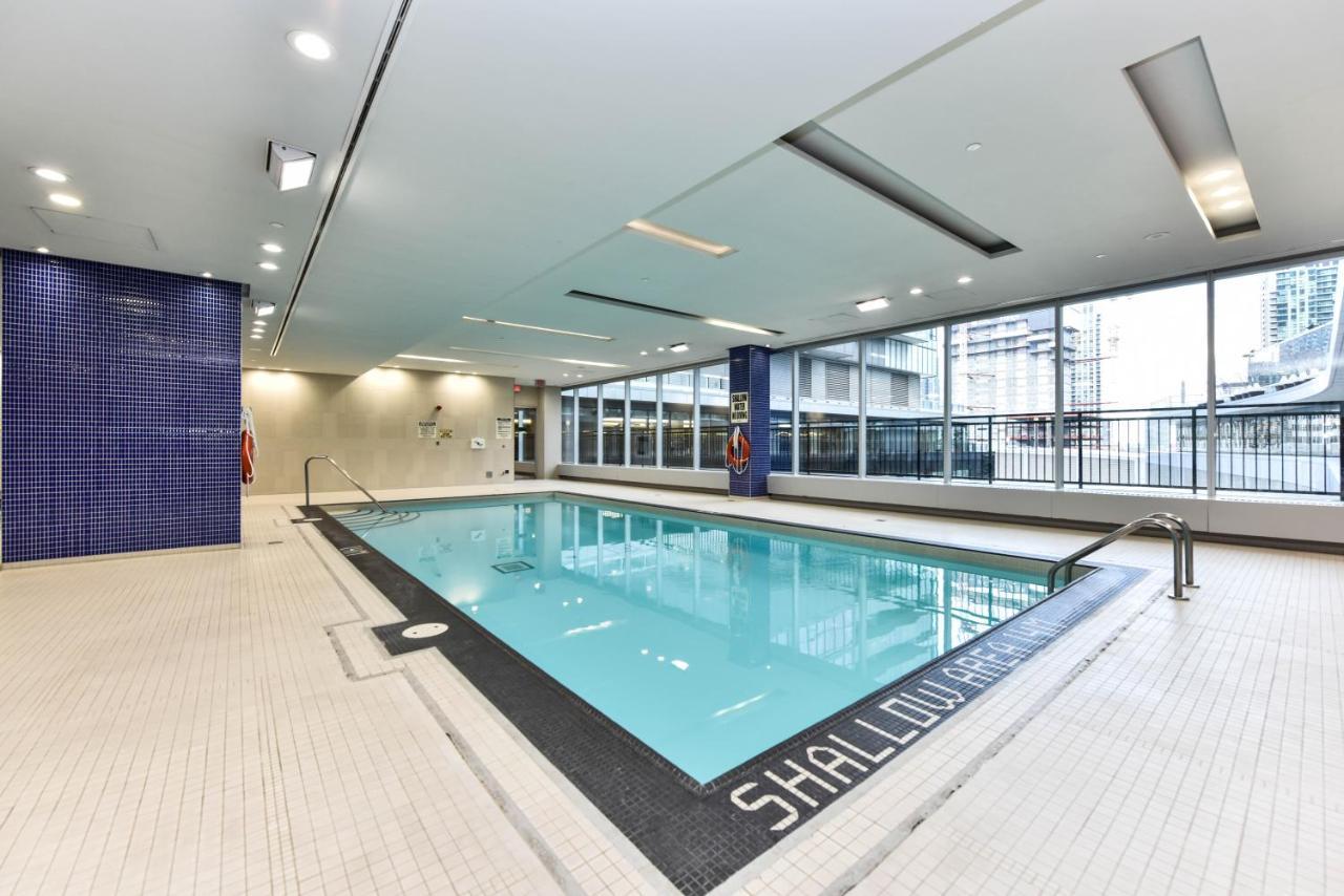 Sarkar Suites - Maple Leaf Square Торонто Экстерьер фото