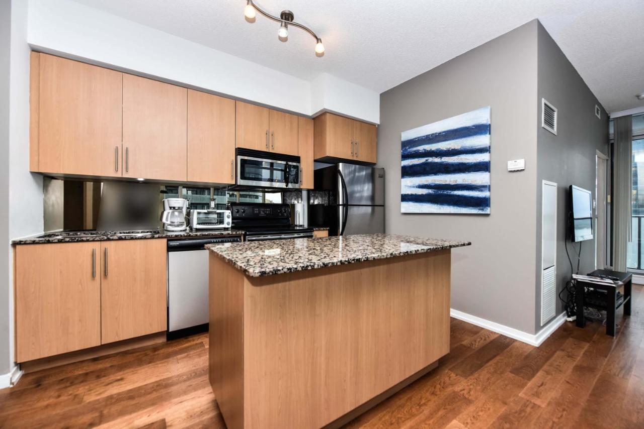 Sarkar Suites - Maple Leaf Square Торонто Экстерьер фото