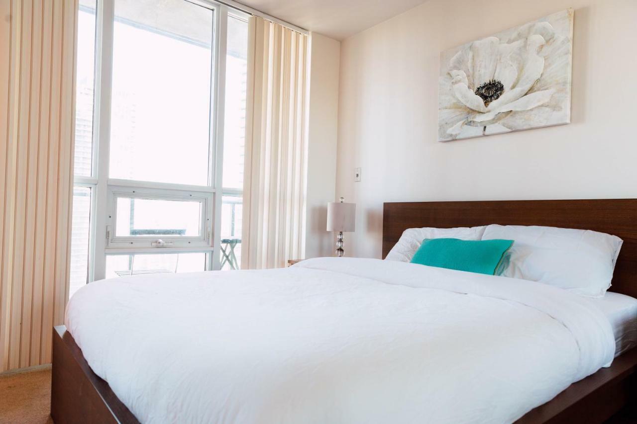 Sarkar Suites - Maple Leaf Square Торонто Экстерьер фото