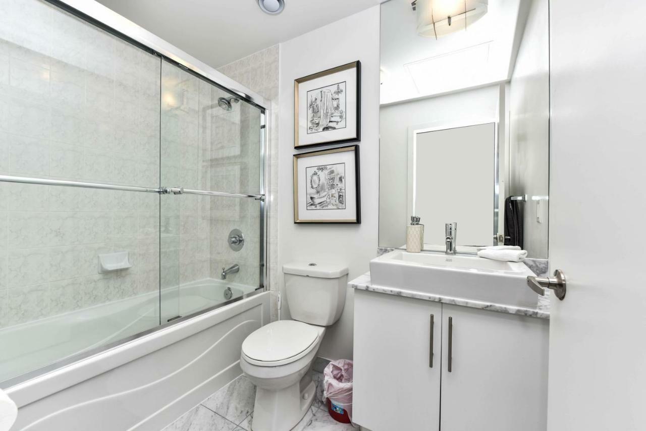 Sarkar Suites - Maple Leaf Square Торонто Экстерьер фото