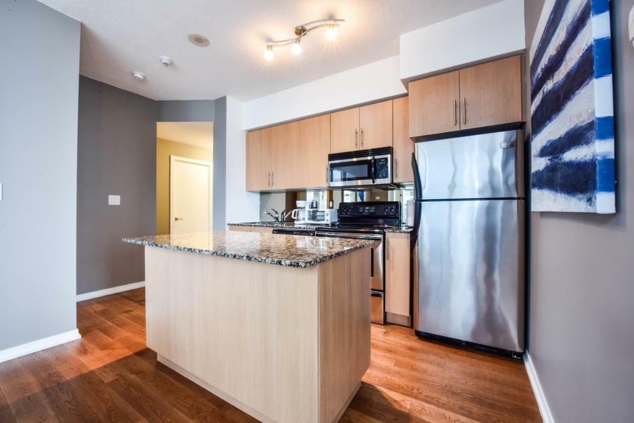 Sarkar Suites - Maple Leaf Square Торонто Экстерьер фото