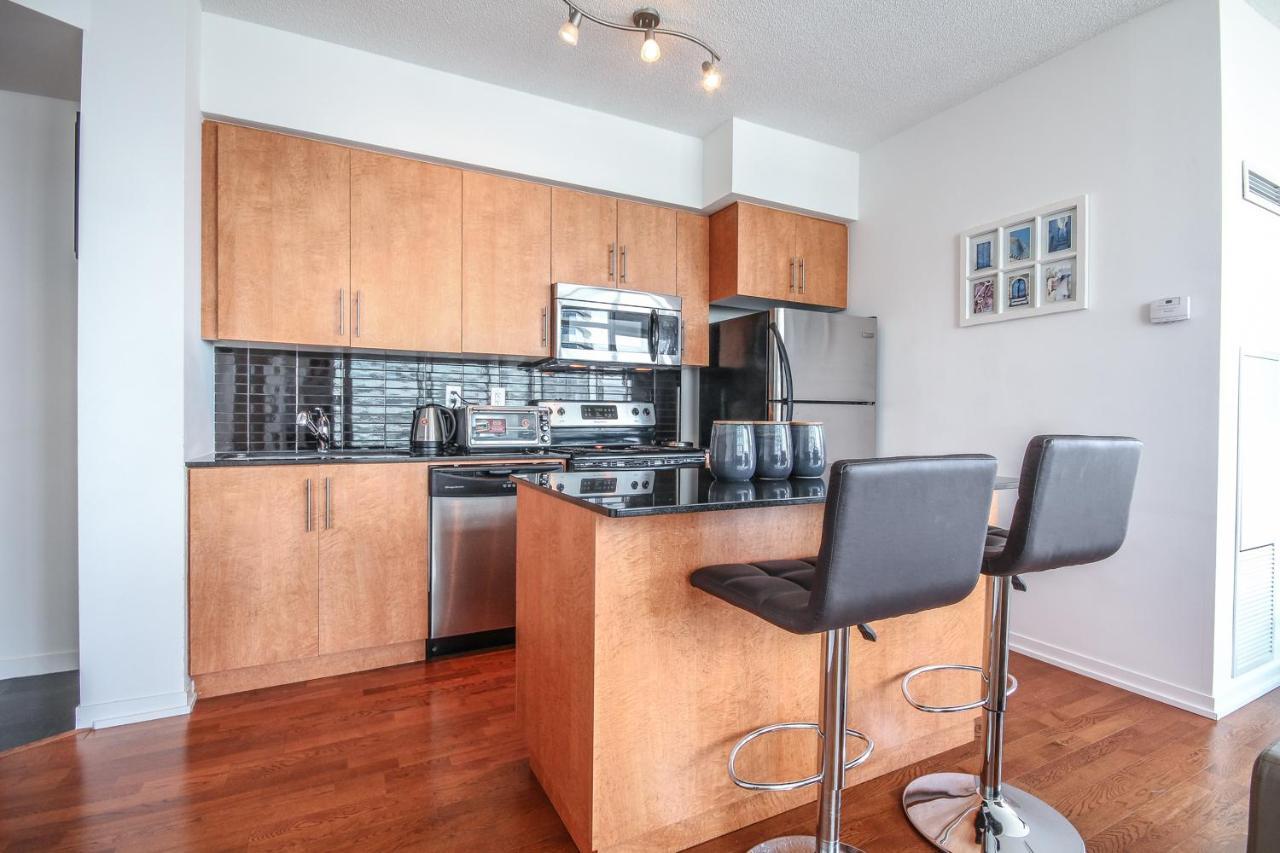 Sarkar Suites - Maple Leaf Square Торонто Экстерьер фото