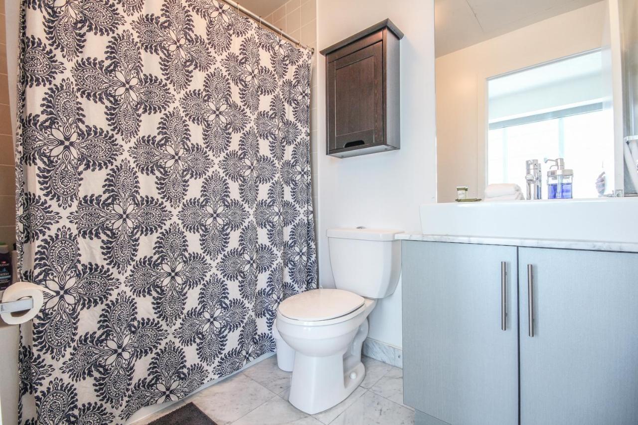 Sarkar Suites - Maple Leaf Square Торонто Экстерьер фото