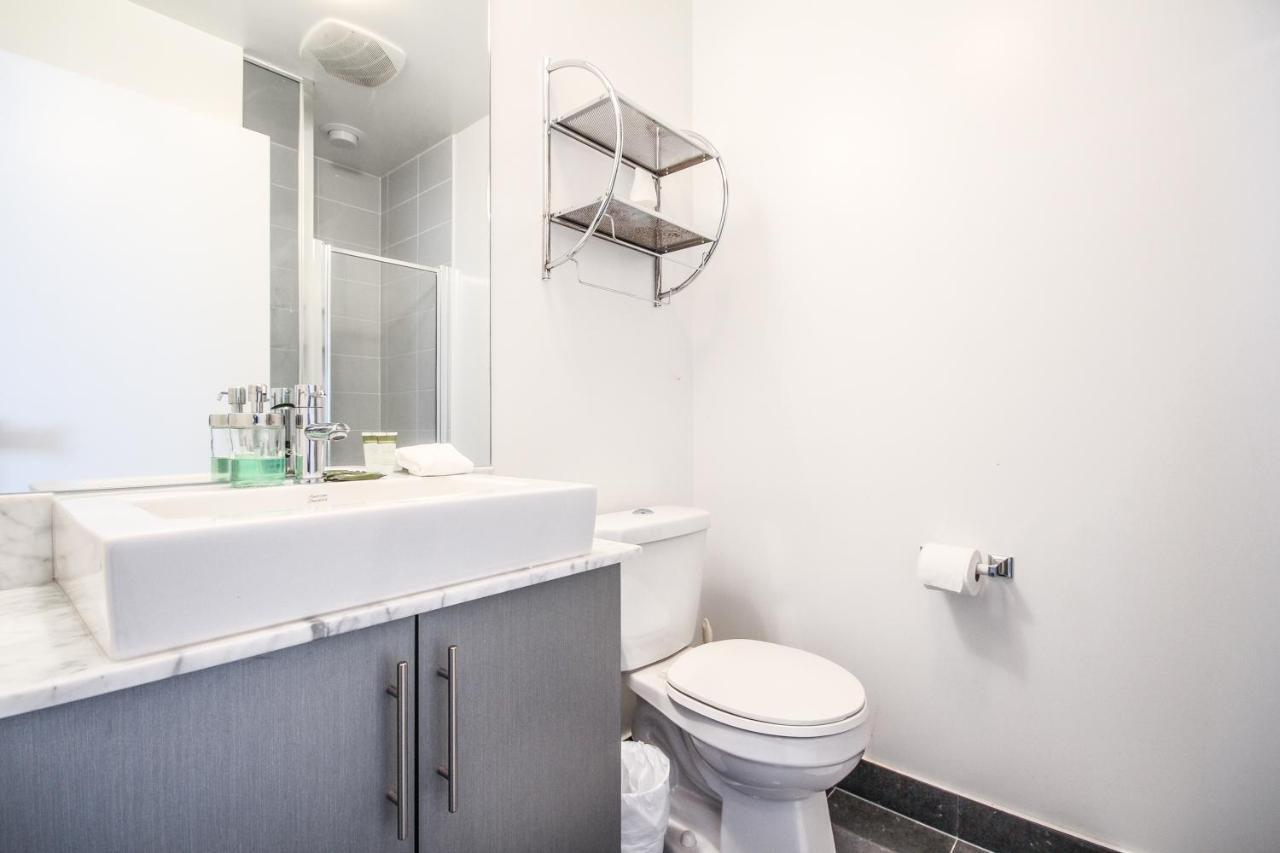 Sarkar Suites - Maple Leaf Square Торонто Экстерьер фото