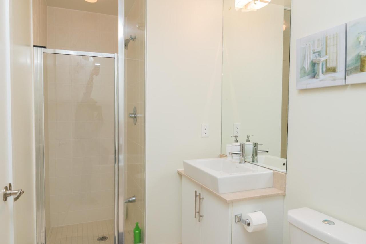 Sarkar Suites - Maple Leaf Square Торонто Экстерьер фото